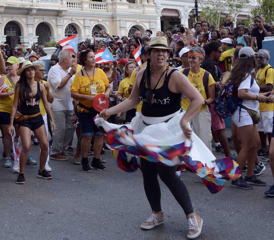 Marién Torres, fundadora del grupo Tambuyé, que celebró su aniversario 15 de fundado durante el festejo y cautivó con el típico ritmo de la bomba puertorriqueña. (Suministrada) (semisquare-x3)