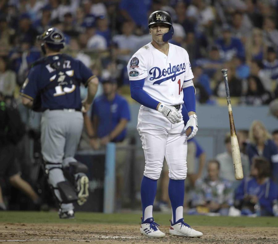 Enrique Hernández reacciona frustrado tras poncharse en el partido de anoche. (AP) (semisquare-x3)
