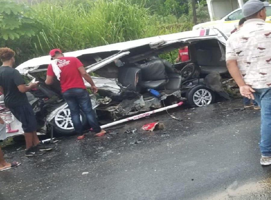 Al menos cinco muertos y 12 heridos en un accidente de tránsito en