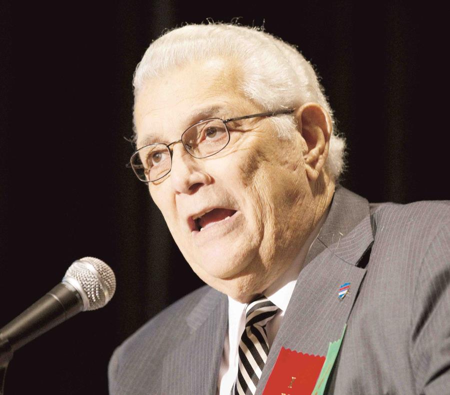 En Puerto Rico, Héctor Cardona fue presidente de la Federación Puertorriqueña de Boxeo (FPB) y, posteriormente, presidente del Comité Olímpico de Puerto Rico (Copur). (semisquare-x3)