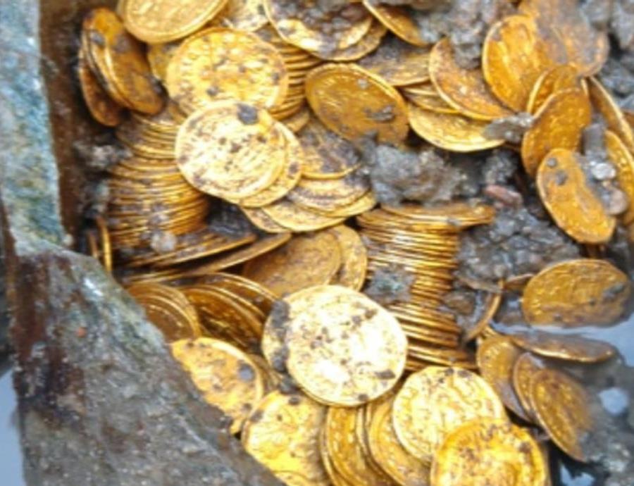 Hallan centenares de monedas fabricadas en la época del imperio romano (semisquare-x3)
