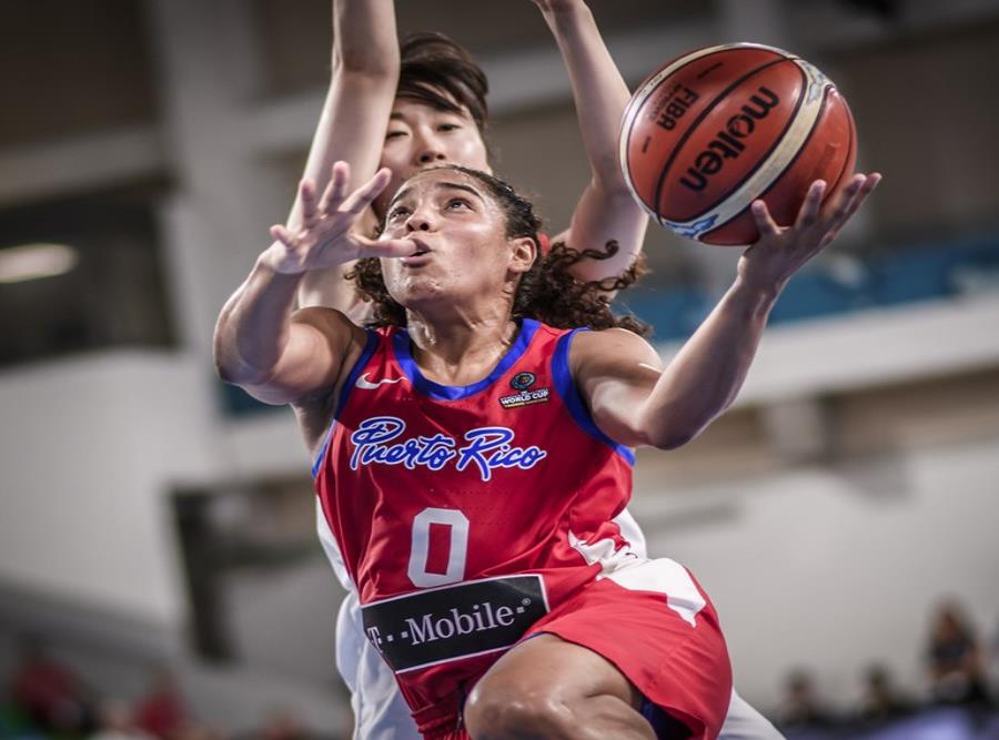 Jennifer O'Neill se apresta a anotar contra Japón. (FIBA.com) (semisquare-x3)