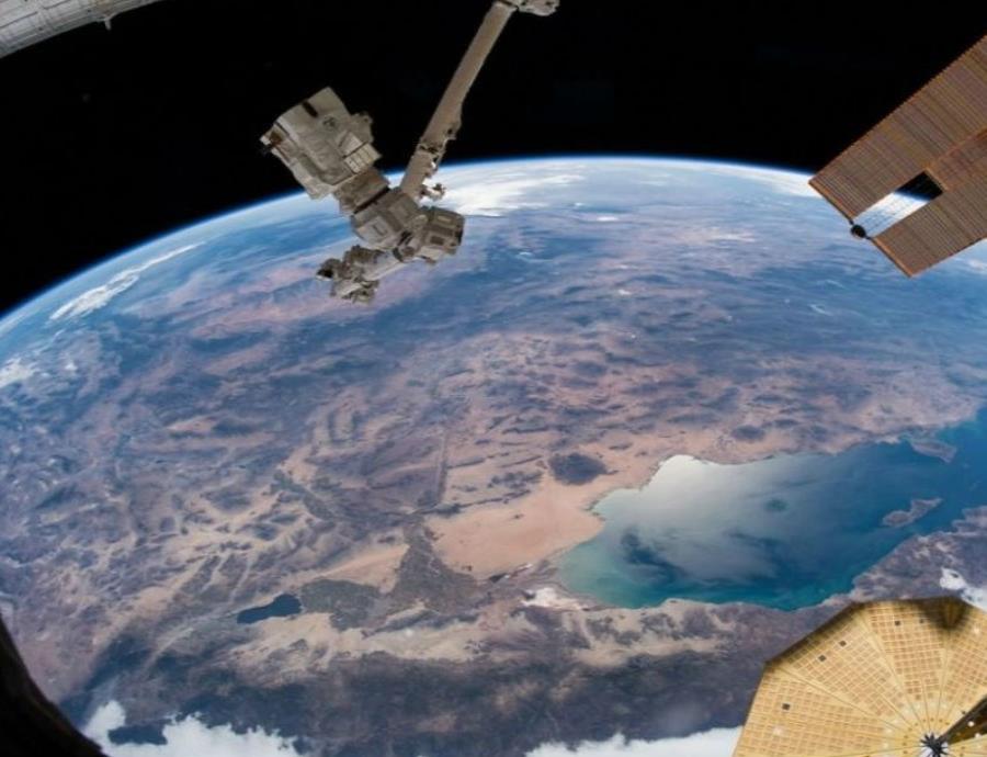 Cuando los planetas están más cerca del Sol se mueven más rápido que cuando están alejados. (semisquare-x3)