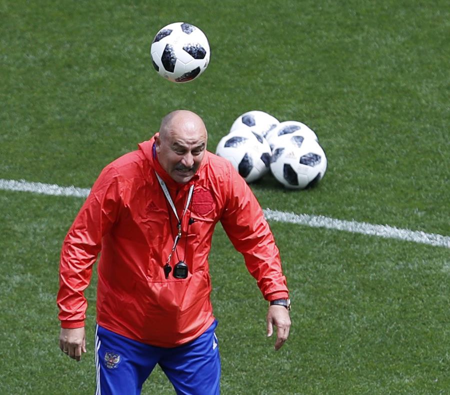 Stanislav Cherchesov, técnico de Rusia. (AP) (semisquare-x3)