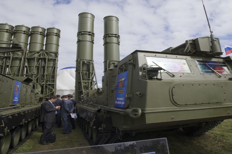 El gobierno de Nicolás Maduro ya desplegó en Caracas una batería antimisiles S-300. (semisquare-x3)