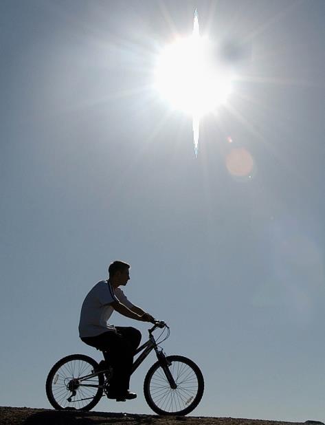 Las temperaturas estarán entre los altos 80 y bajos 90 grados Fahrenheit con un índice de calor que puede alcanzar los 102 grados. (vertical-x1)