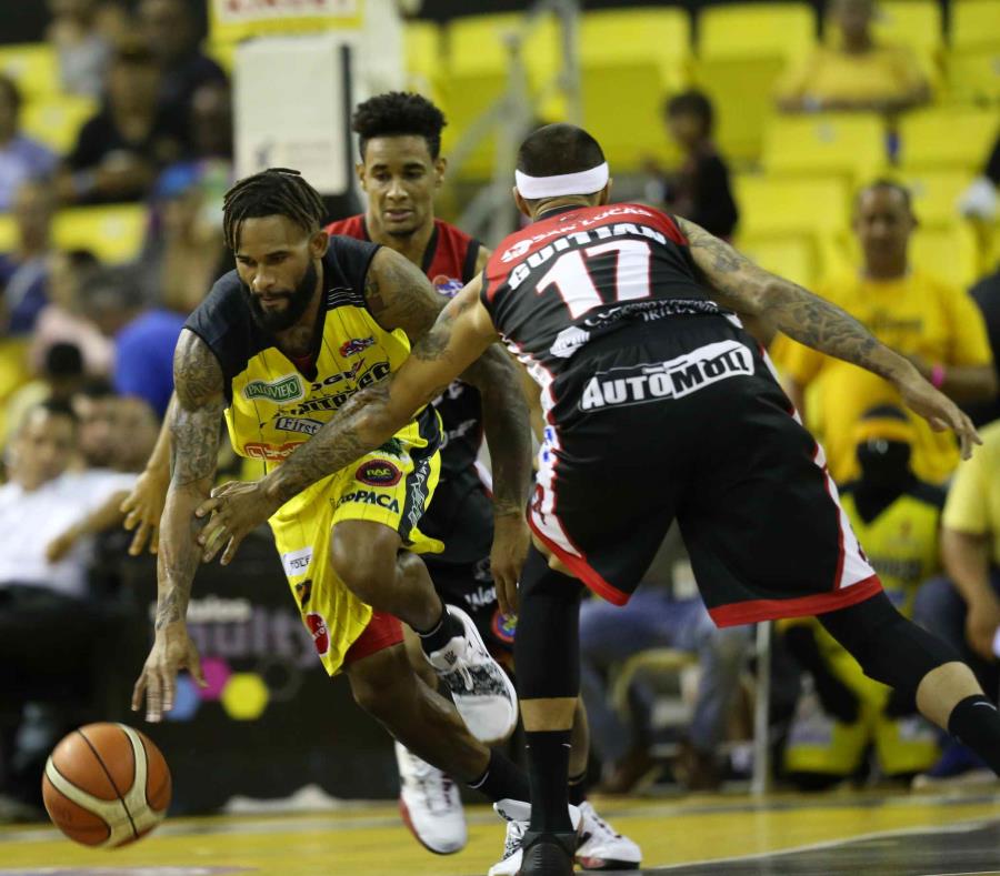 Ponce defendió su cancha al imponerse 103-95 a Arecibo. (semisquare-x3)