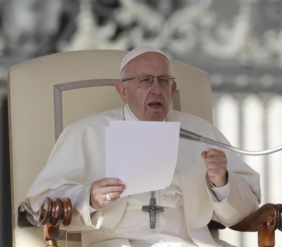 El papa Francisco durante su audiencia general semanal en la Plaza de San Pedro del Vaticano (semisquare-x3)