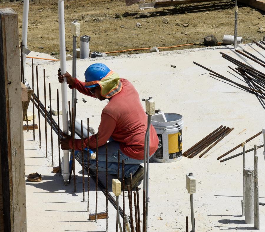 Sobre $816 millones se invertirán en la reubicación de comunidades y en la reparación y reconstrucción de viviendas. (GFR Media) (semisquare-x3)