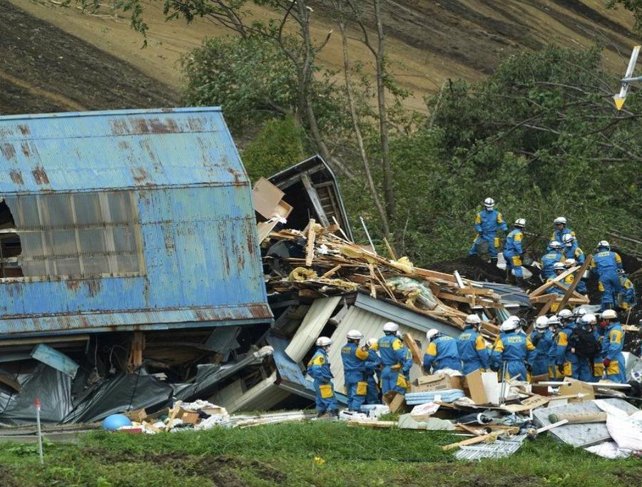 Ascienden a 18 los muertos por el fuerte sismo en Japón (semisquare-x3)