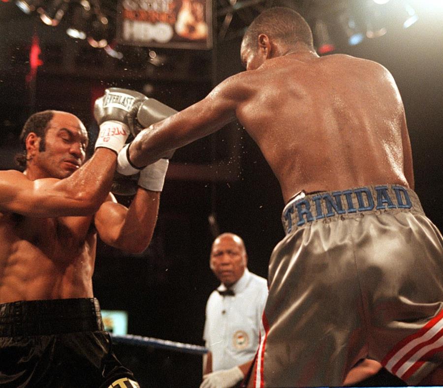 En 2002 HBO también transmitió desde Puerto Rico la pelea entre Hacine Cherifi y el boricua Tito Trinidad, como parte de una cartelera celebrada en el Coliseo Roberto Clemente (semisquare-x3)