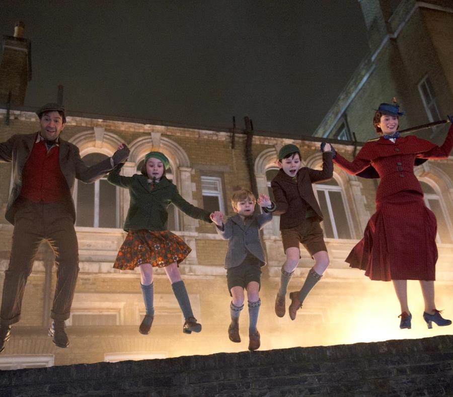 De izquierda a derecha, Lin-Manuel Miranda, Pixie Davies, Joel Dawson, Nathanael Saleh y Emily Blunt. (AP) (semisquare-x3)