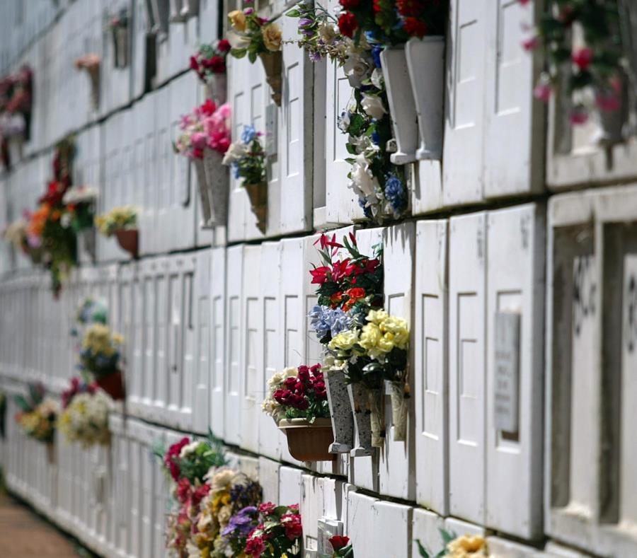 FEMA recibió 2,431 solicitudes en Puerto Rico para ayudar a financiar funerales, tras el huracán María, pero solo aprobó 75 casos. (GFR Media) (semisquare-x3)