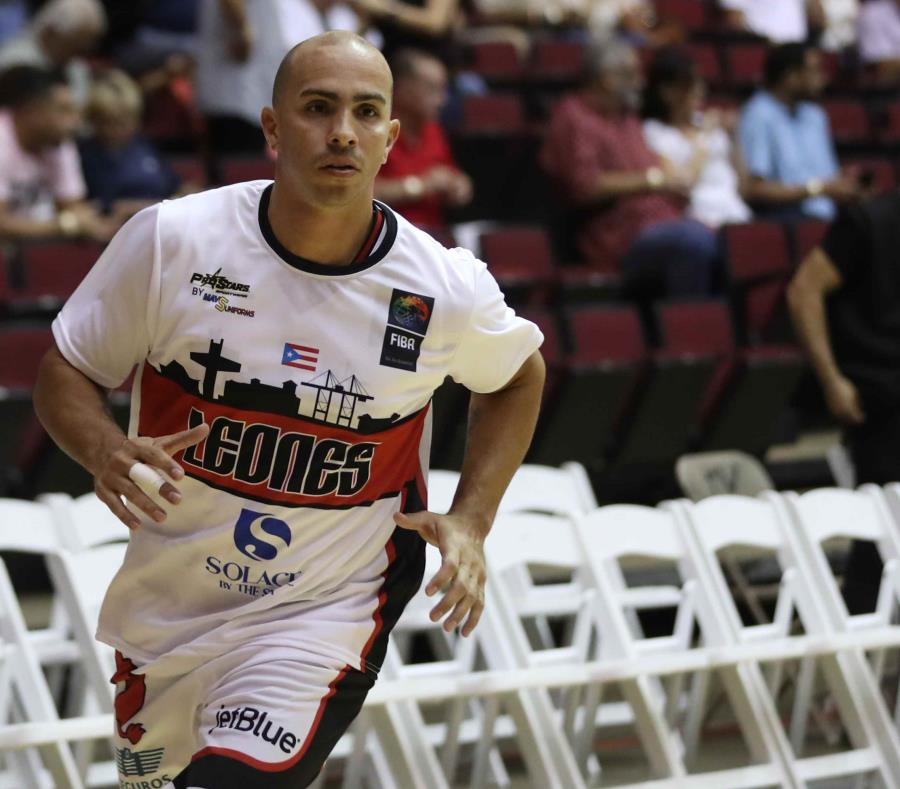 Carlos Arroyo calienta previo al partido de hoy en Ponce. (juan.martinez@gfrmedia.com) (semisquare-x3)