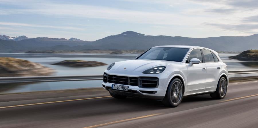 Porsche Cayenne (horizontal-x3)