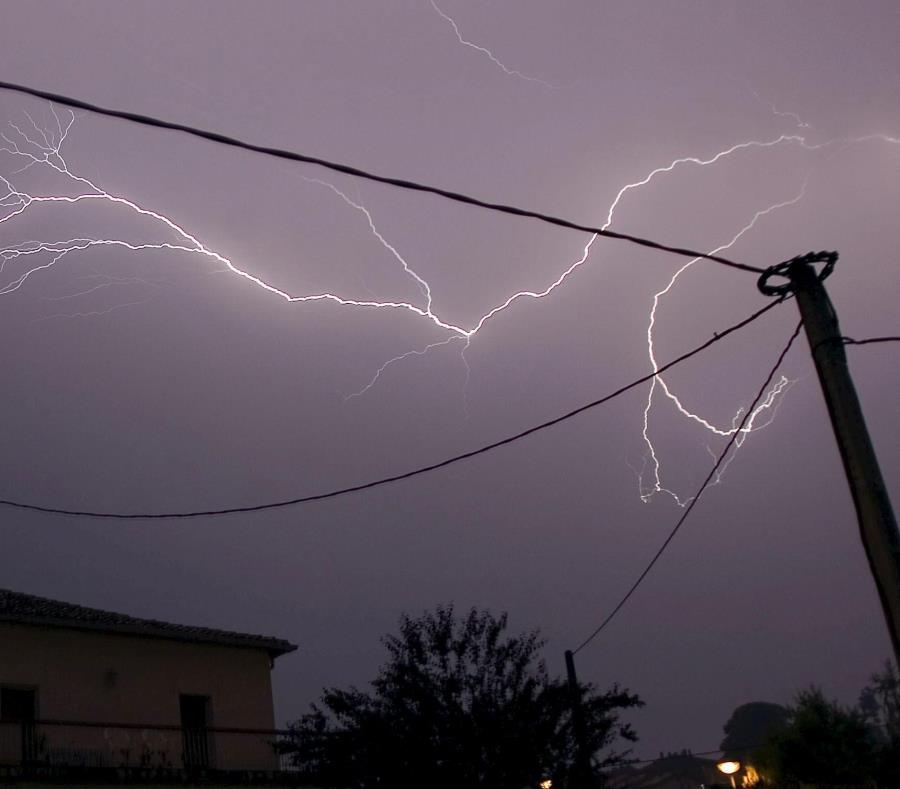 Es la segunda muerte provocada por tormentas eléctricas en esa región del oriente venezolano en menos de dos meses. (semisquare-x3)