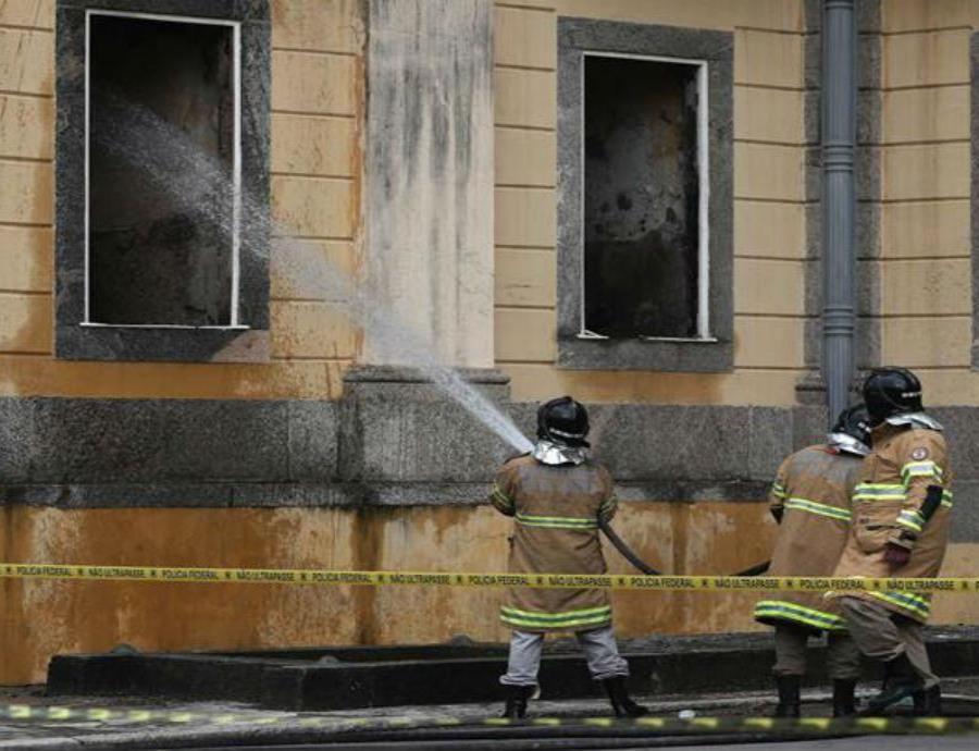Un antiguo pergamino de Torá se salvó del fuego en el Museo de Brasil (semisquare-x3)