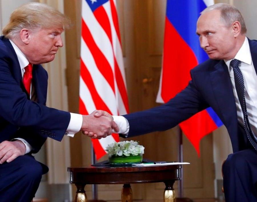 El presidente estadounidense Donald Trump, izquierda, y su colega ruso Vladimir Putin (semisquare-x3)