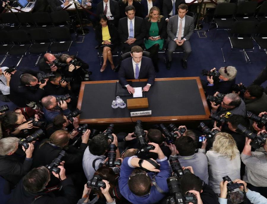 El CEO de Facebook, Mark Zuckerberg, compareció ante el Congreso de Estados Unidos, sobre el uso de los datos de la red social (semisquare-x3)