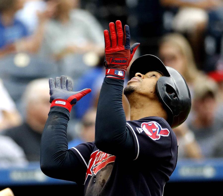 Francisco Lindor celebra el cuadrangular conectado en el tercer inning. (AP) (semisquare-x3)
