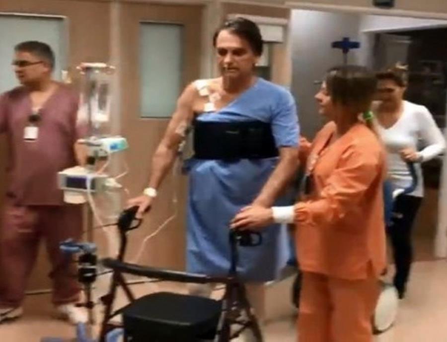 Difunden video de Jair Bolsonaro dando sus primeros pasos tras ser atacado (semisquare-x3)