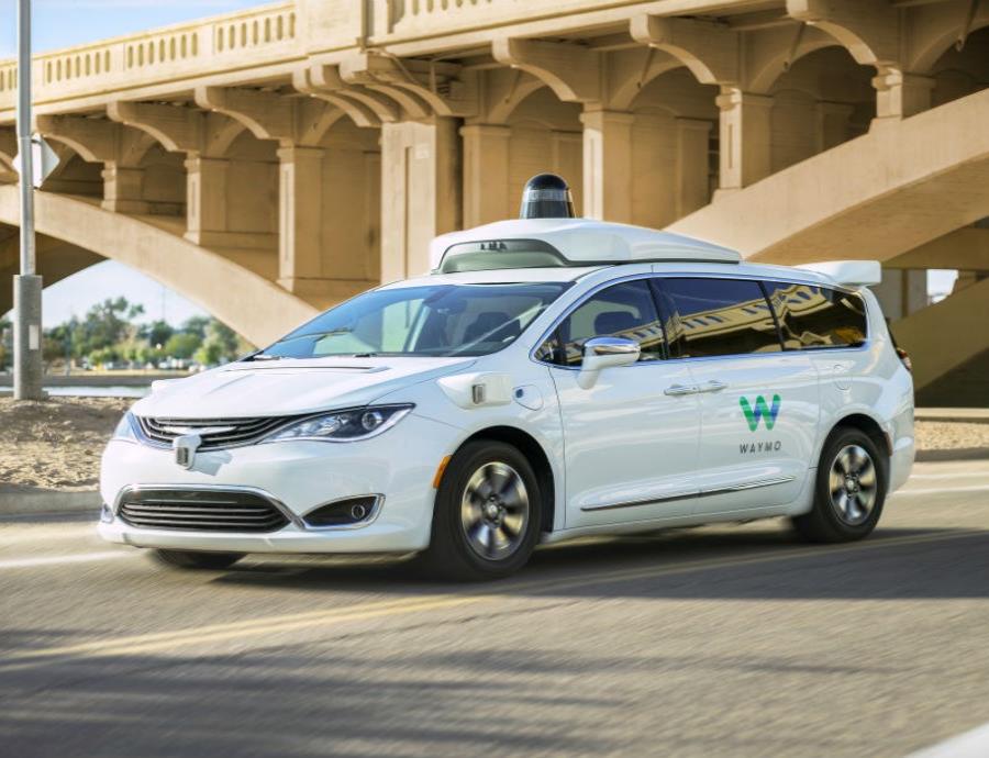 Google ya puso en marcha Waymo One, su servicio de taxis autónomos (semisquare-x3)