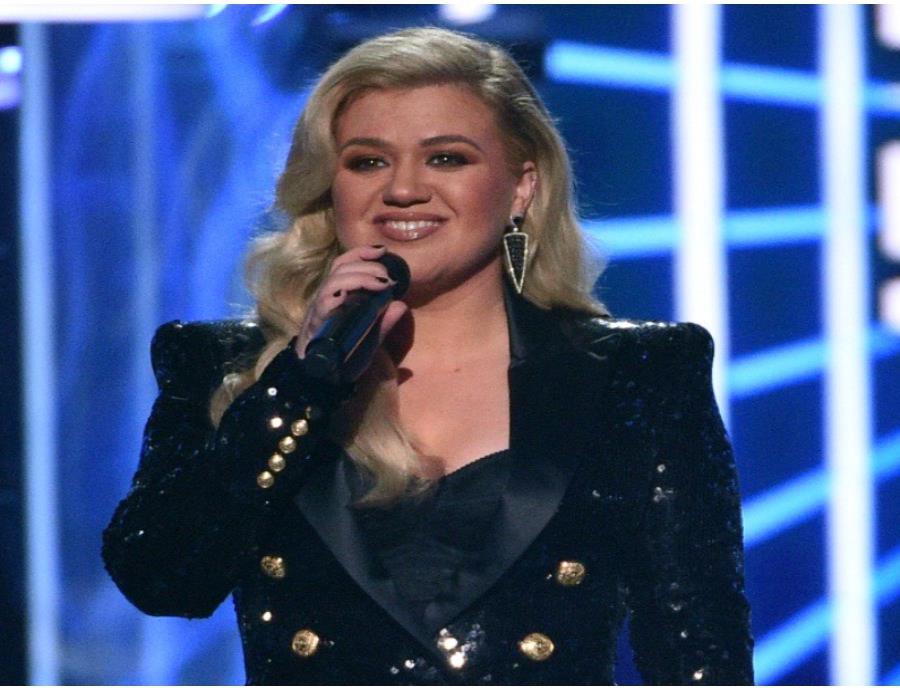 Kelly Clarkson tuvo que viajar a Los Ángeles para ser intervenida. (semisquare-x3)