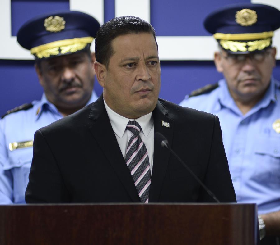 El en 2006 la teniente Zandra M. Cruz Maldonado radicó una demanda contra Henry Escalera (centro) por violación de derechos constitucionales, acoso y discrimen laboral. (semisquare-x3)