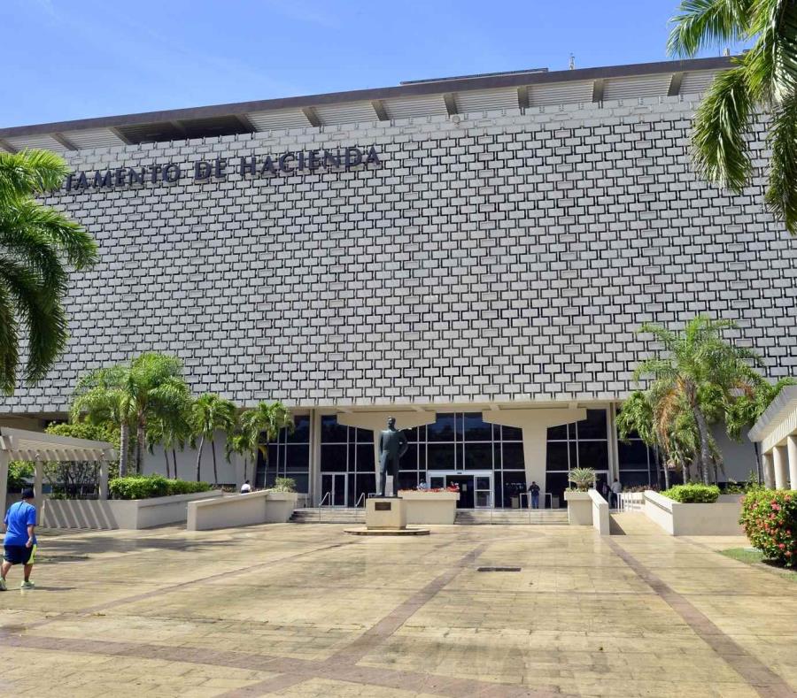 Fachada del Departamento de Hacienda. (semisquare-x3)