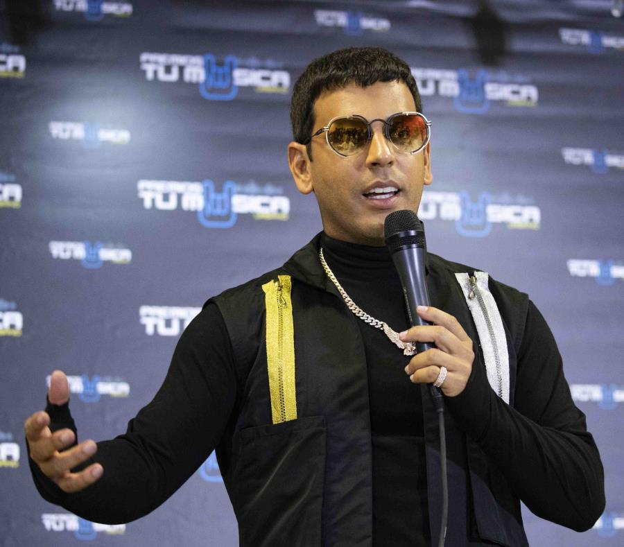 El veterano intérprete urbano fue homenajeado en los Premios Tu Música Urbano por su trayectoria. (semisquare-x3)