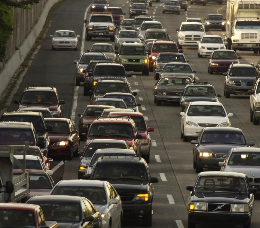 El accidente se registró en el carril central de la vía (semisquare-x3)