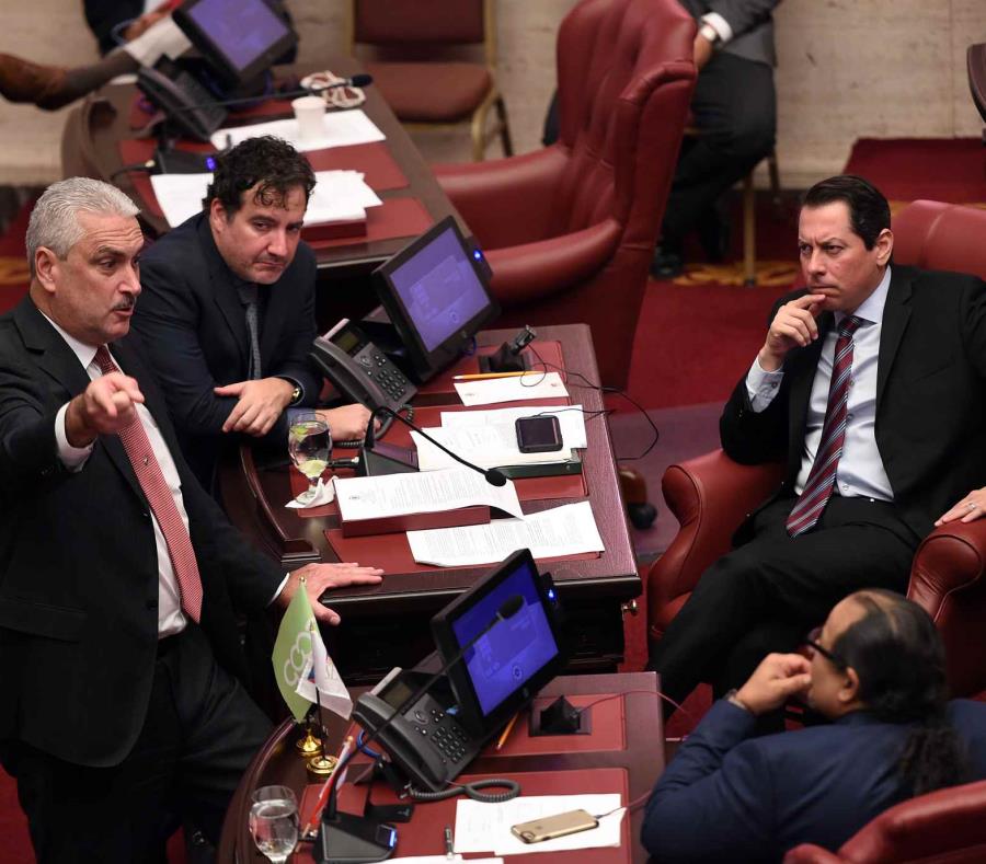 Se aprobó, además, el proyecto del Senado 78 que le concede beneficios médicos a los policías y bomberos que se retiren del servicio por estar física o mentalmente incapacitados a causa de condiciones de salud relacionadas a sus funciones. (semisquare-x3)