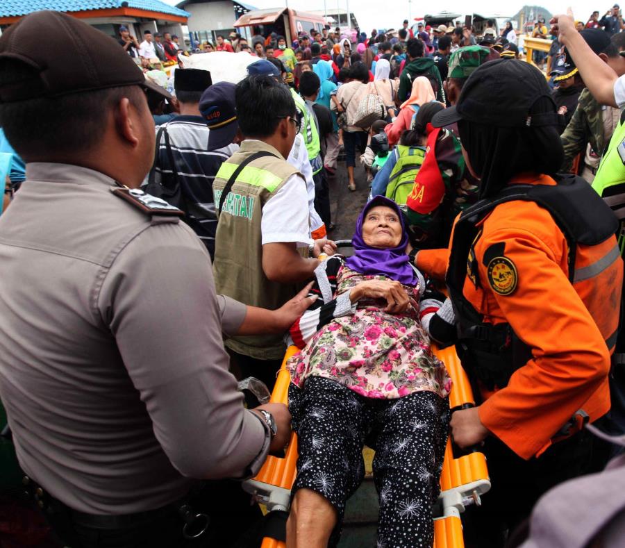Investigan extorsiones a familiares de las víctimas del tsunami en Indonesia (semisquare-x3)
