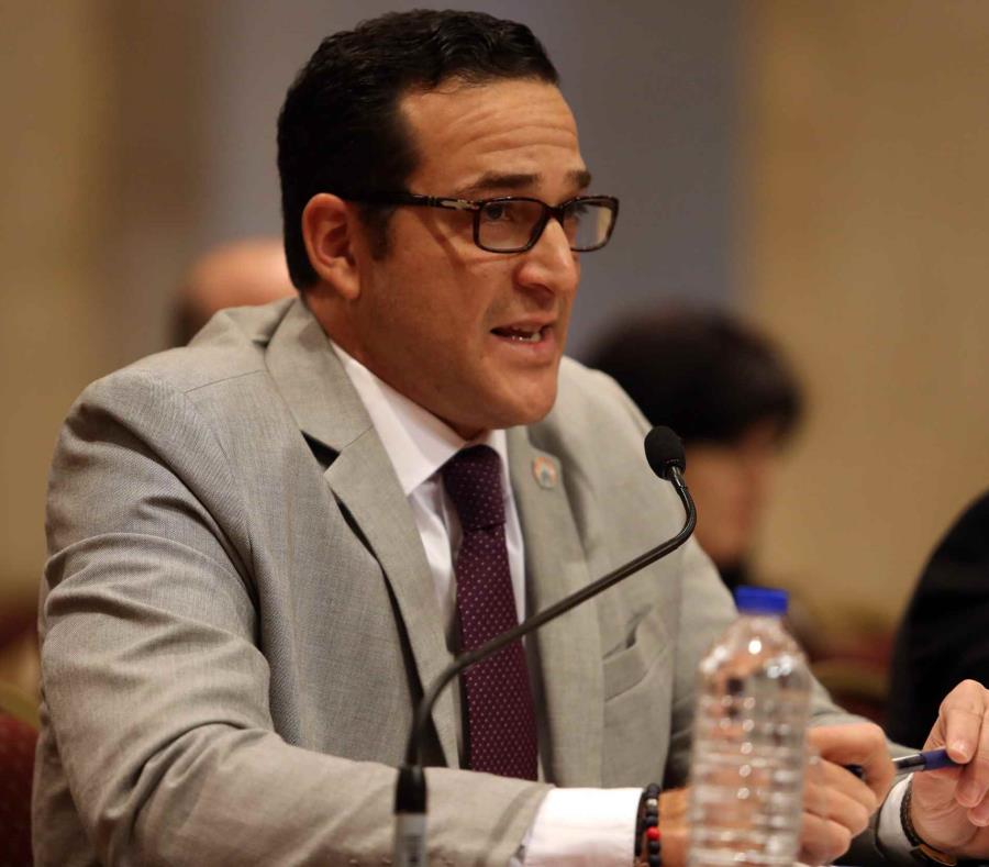El secretario del Departamento de la Vivienda, Fernando Gil Enseñat, dijo que la moratoria beneficia a dueños de hogares que, a causa del huracán María, se hayan visto impedidos de pagar sus hipotecas. (semisquare-x3)