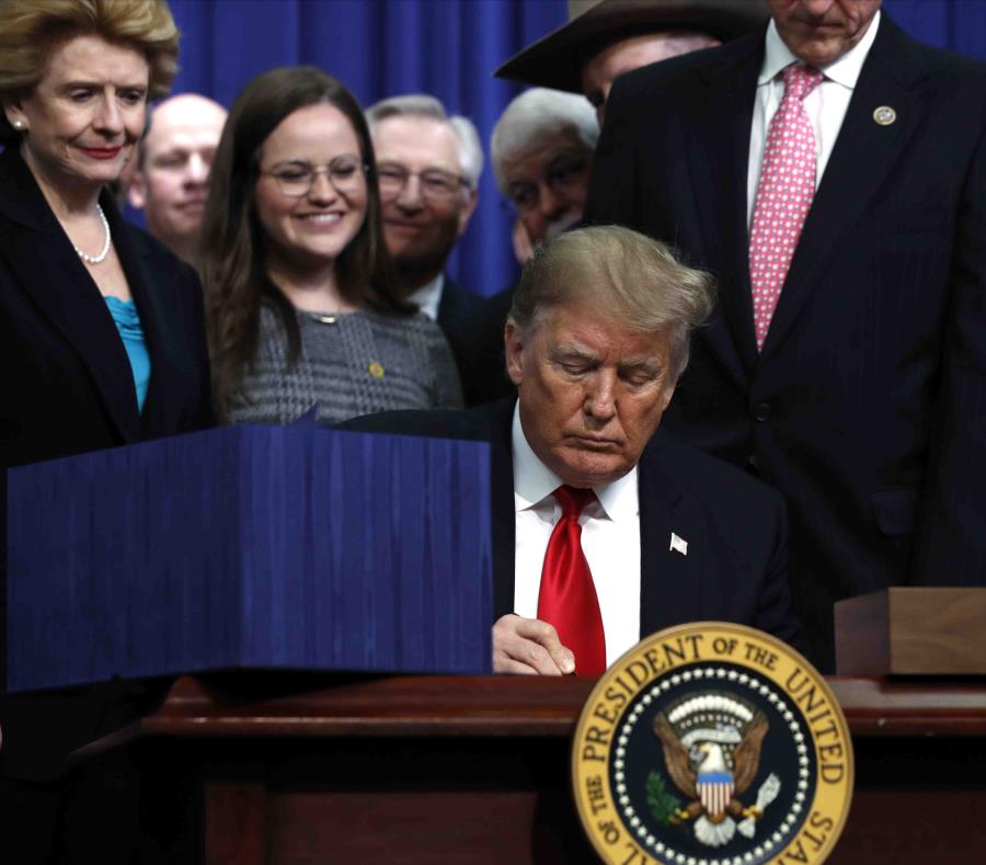 La medida que Donald Trump firmó hoy había sido aprobada la semana pasada en la Cámara de Representantes y el Senado. (AP / Jacquelyn Martin) (semisquare-x3)