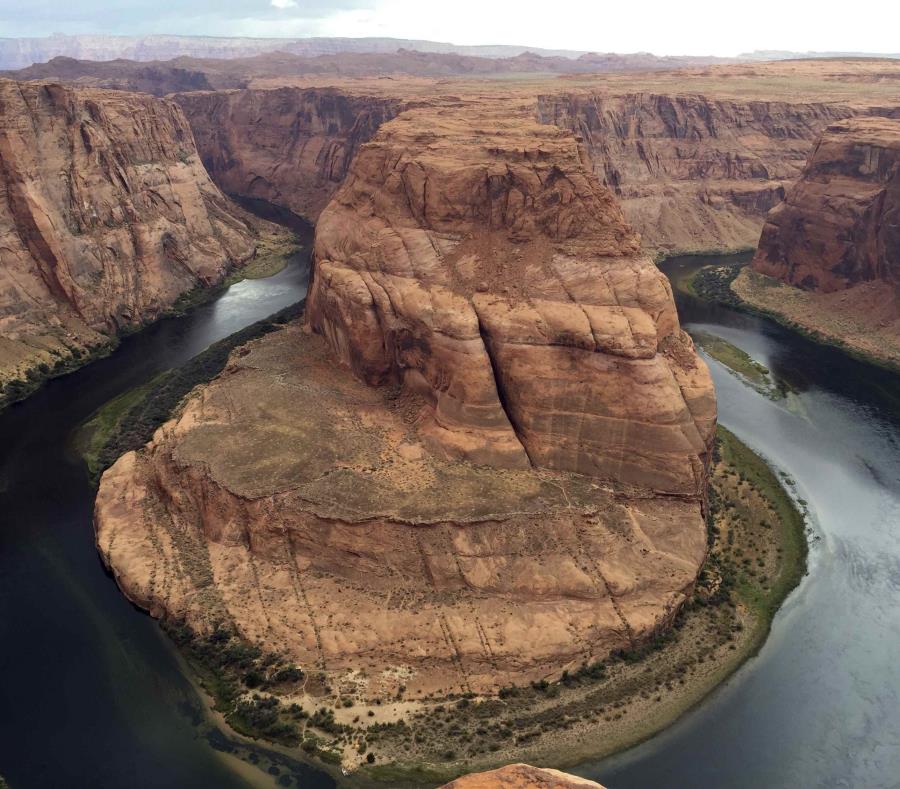 Foto panorámica del Horseshoe Bend, un mirador con forma de herradura en Arizona, el 27 de agosto de 2016 (semisquare-x3)
