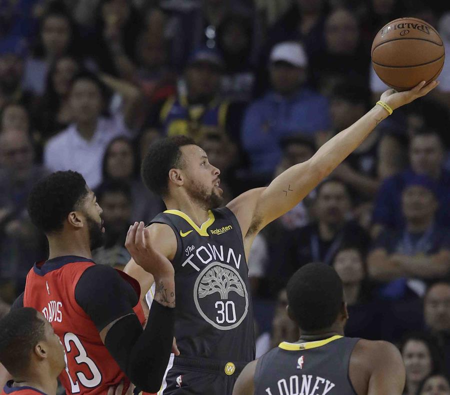Curry encestó 37 puntos. (AP) (semisquare-x3)