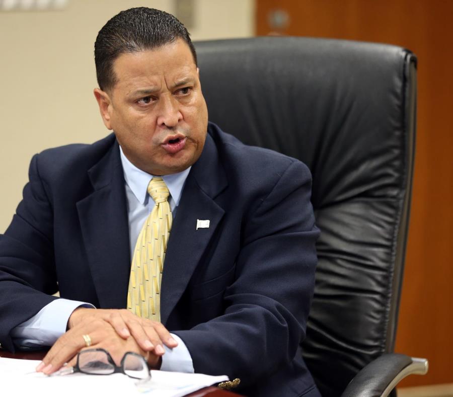 El comisionado Henry Escalera dijo que la División de Relaciones con la Comunidad y los comandantes de área analizan cuáles serán los próximos pasos en el plan de consolidaciones. (semisquare-x3)