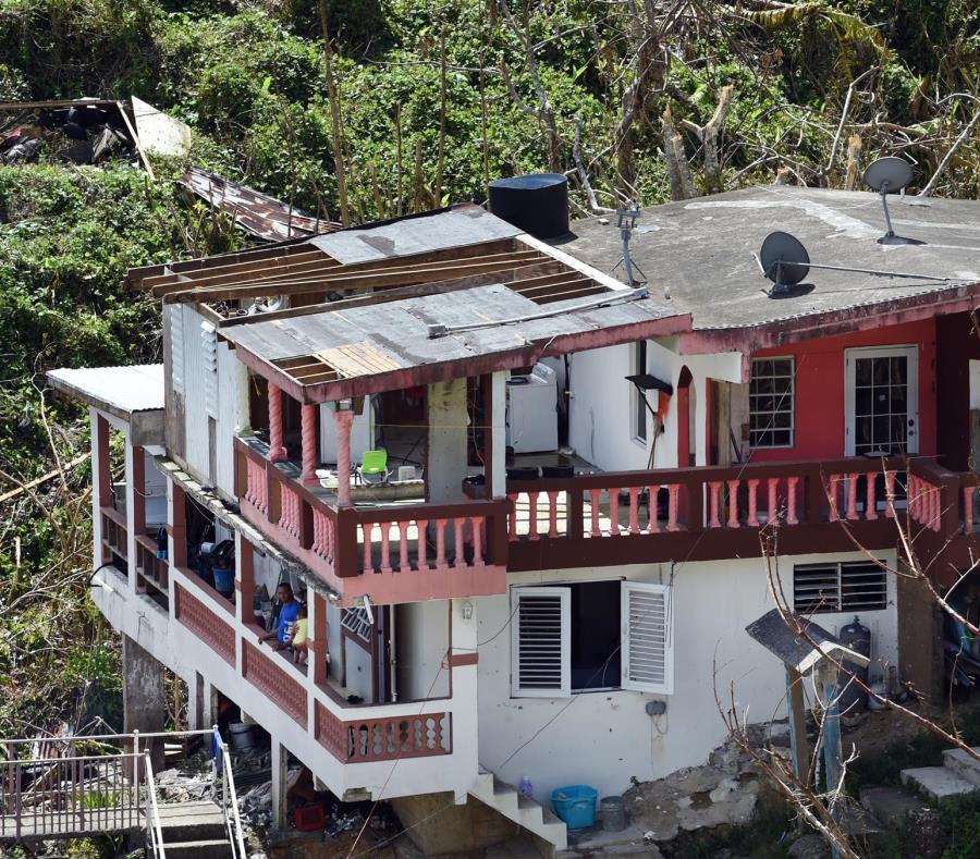 La nueva normativa estará vigente por un año en las zonas que recibieron una declaración presidencial por desastre, incluyendo a Puerto Rico. En la foto, una residencia en San Lorenzo destruida por el huracán María. (semisquare-x3)