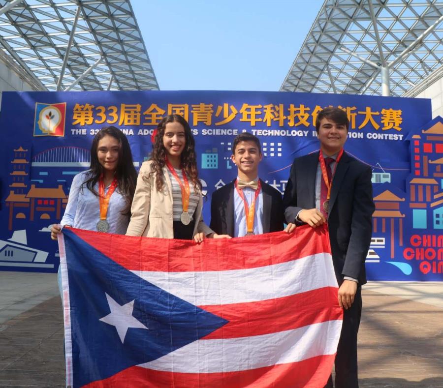 De izquierda a derecha, los estudiantes Gabriela Meléndez Rivera, Ana Valeria Vázquez Navas, Juan Diego Rodríguez Rivera y Jorge Ruiz Ruiz (semisquare-x3)