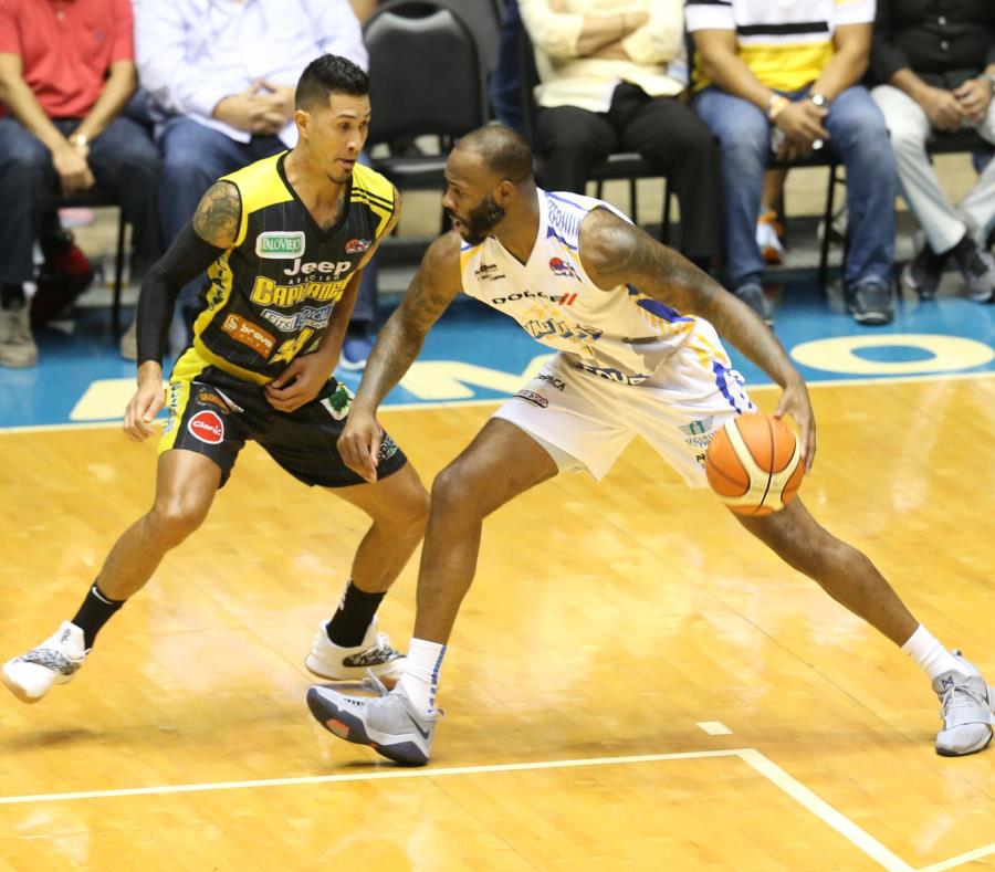 Los Capitanes de Arecibo han tenido la ventaja en el cuarto parcial en los dos partidos disputados en Bayamón, pero terminaron perdiendo ambos. (semisquare-x3)