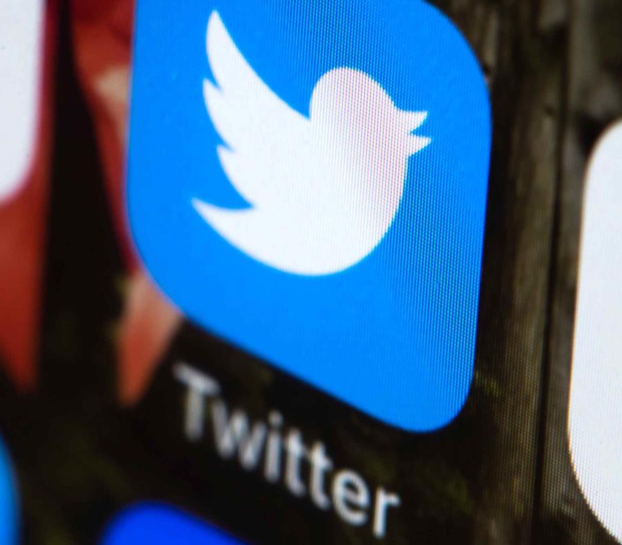Twitter ha estado trabajando para eliminar las cuentas falsas, los bots y los tuits abusivos de su servicio. (AP / Matt Rourke) (semisquare-x3)