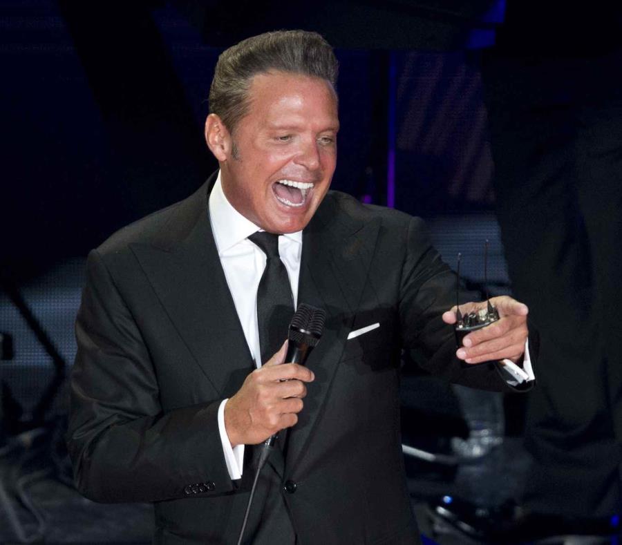 Luis Miguel y Myrka Dellanos fueron novios del 2003 al 2005. (semisquare-x3)
