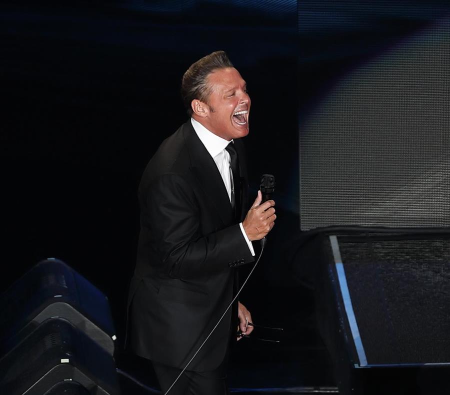 Luis Miguel y Myrka Dellanos vivieron un romance de tres años (semisquare-x3)