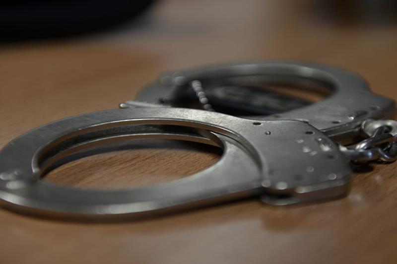 A los hombres se les acusa de delitos de prostitución, corrupción y conducta indebida. (semisquare-x3)