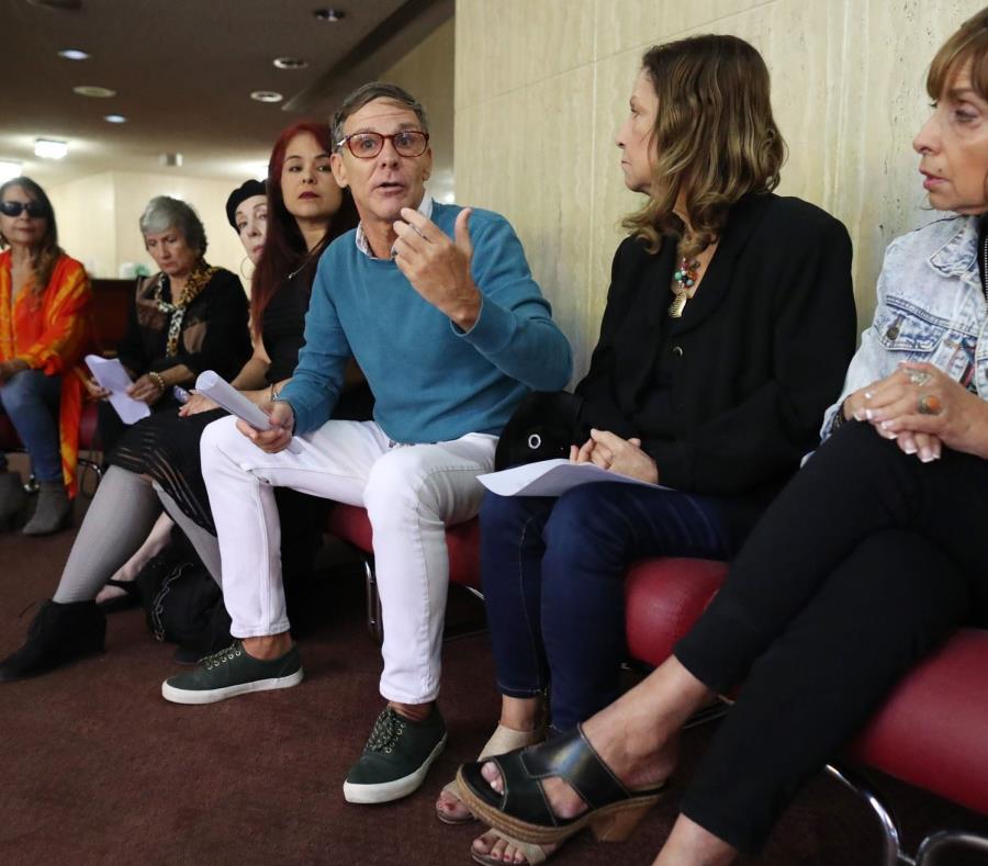 Aquí, el actor Hermán O'Neil durante la conferencia de presasa celebrada el martes 13 de febrero (semisquare-x3)