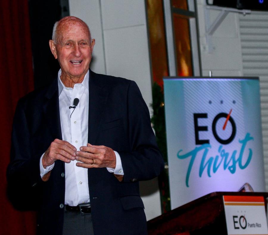 Aparte de crear y liderar empresas como Providence Service Corporation y TLC Vision, Rustand sirvió en el gabinete del presidente Gerald Ford. (semisquare-x3)
