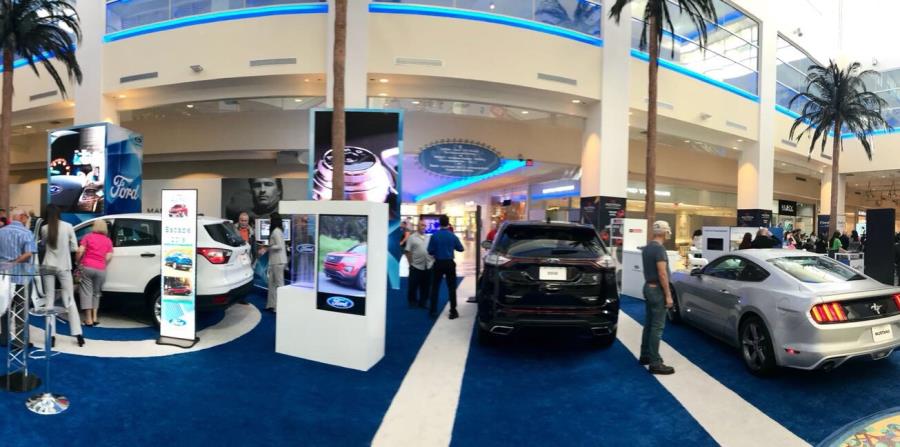 En el exhibidor se presentan diferentes dinámicas interactivas, como una aplicación de realidad aumentada para que el público descubra las funcionalidades de diseño y tecnología de los vehículos Ford. (horizontal-x3)