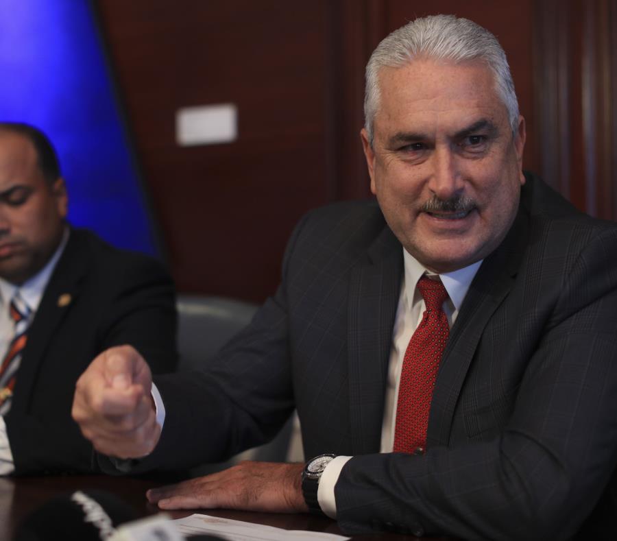 El presidente del Senado, Thomas Rivera Shatz (semisquare-x3)