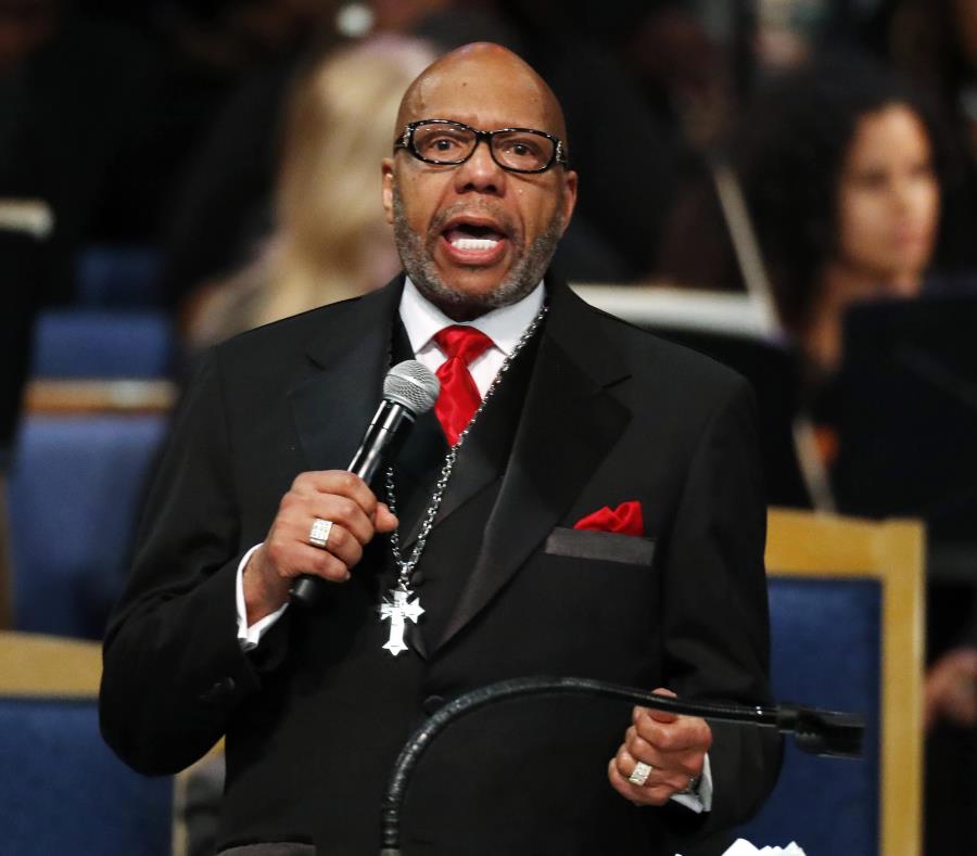 La familia de Aretha Franklin crítica el sermón del reverendo Jasper Williams (semisquare-x3)
